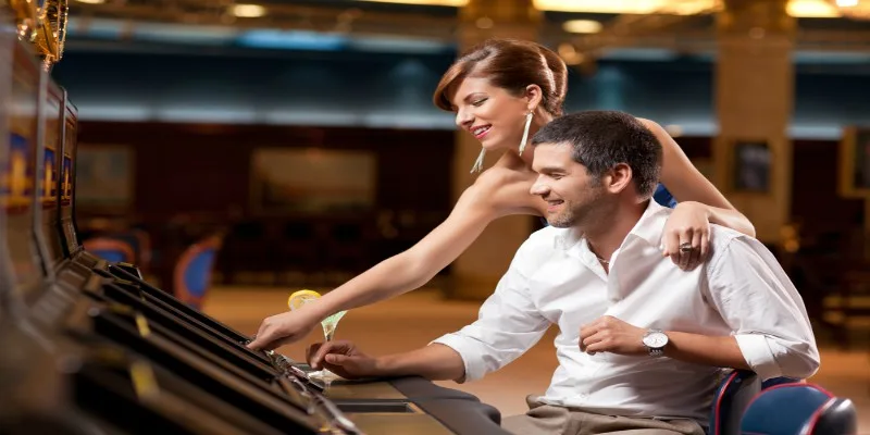 casino winner man woman